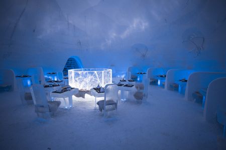 snowvillage_2018_restaurant2_web.jpg